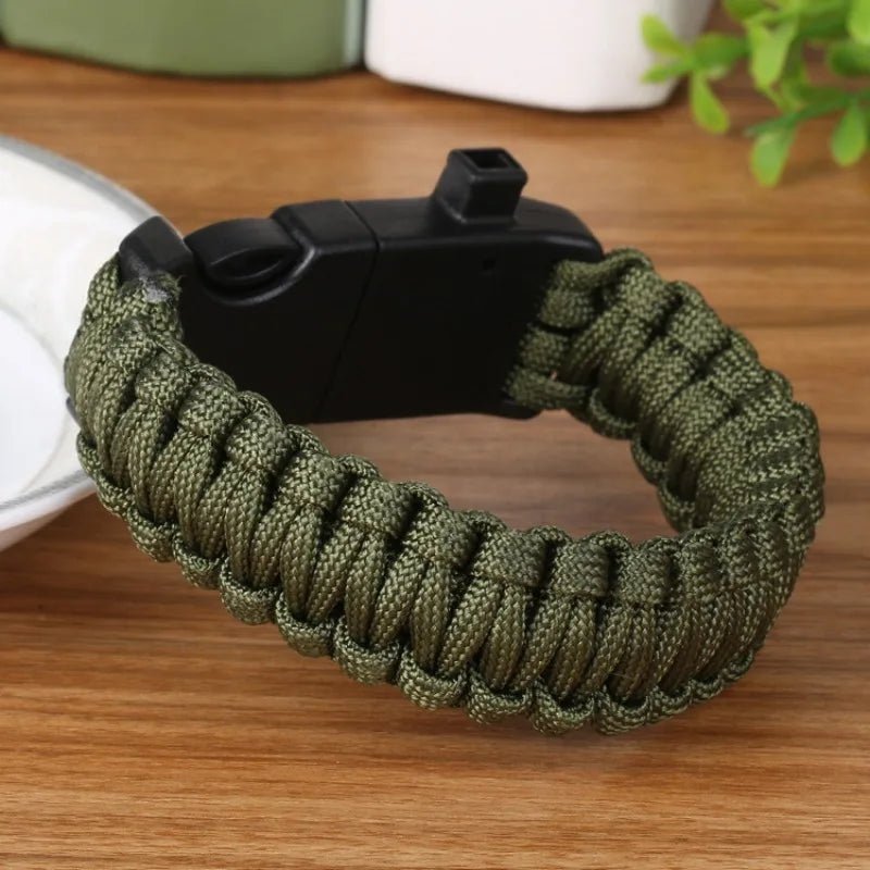 ParacordSurvivalBracelet™ - Vert Militaire - Marie en plein air!